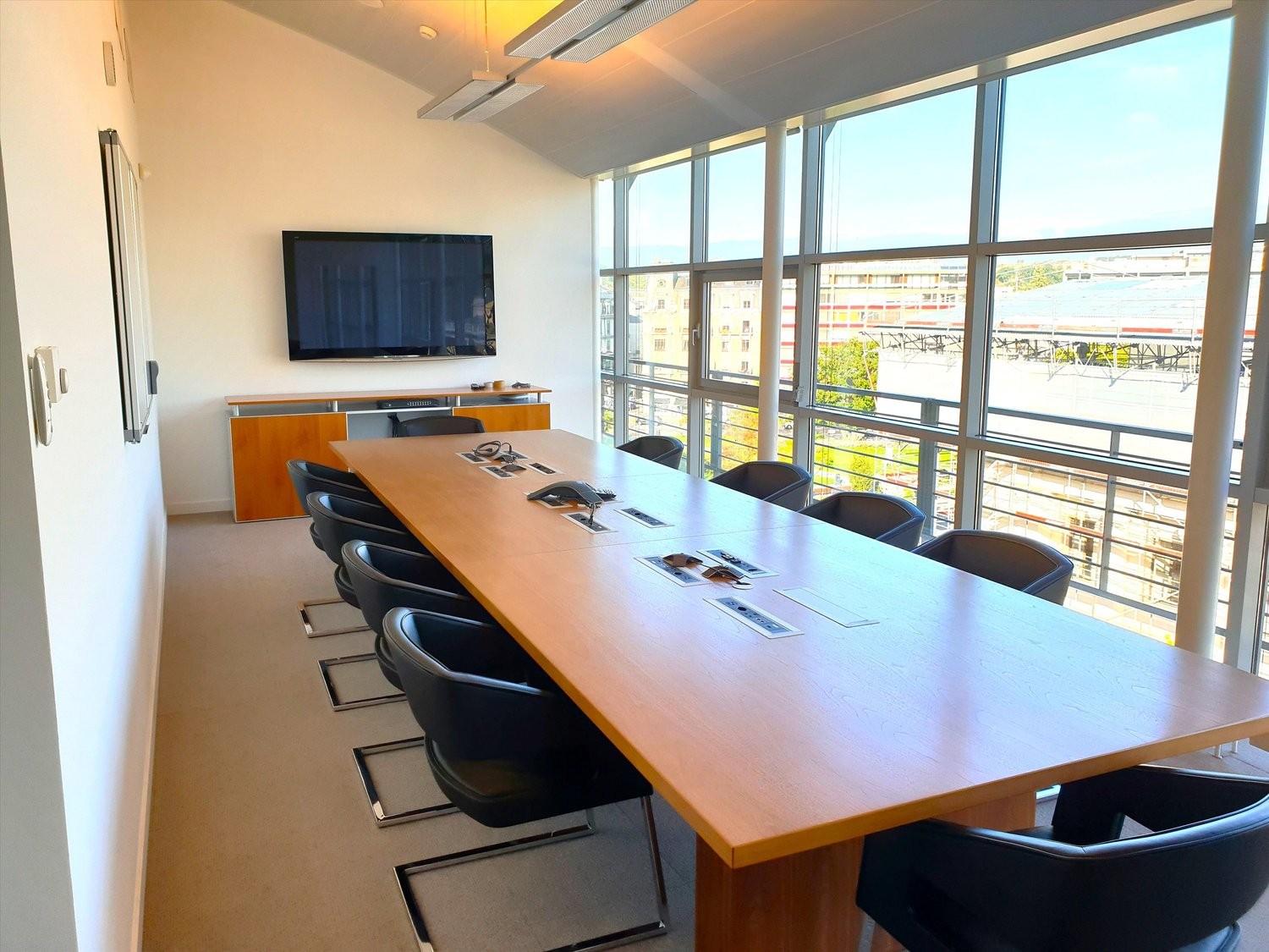 503m² office