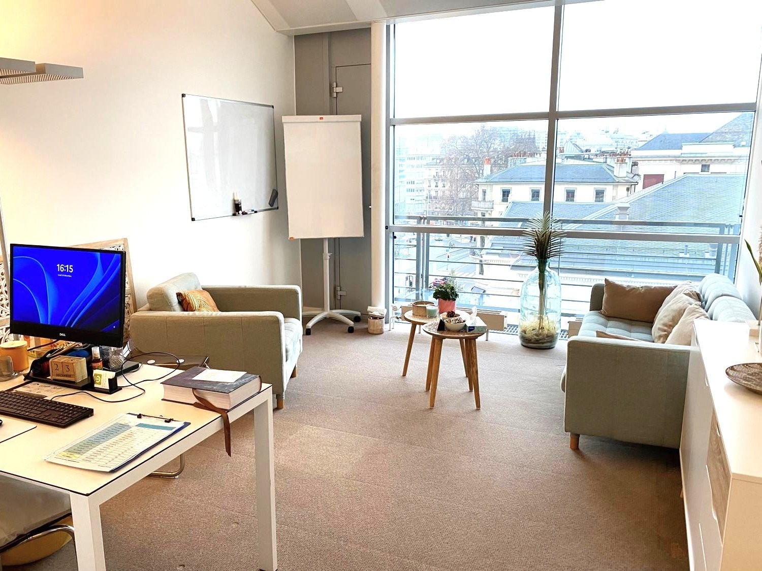 503m² office