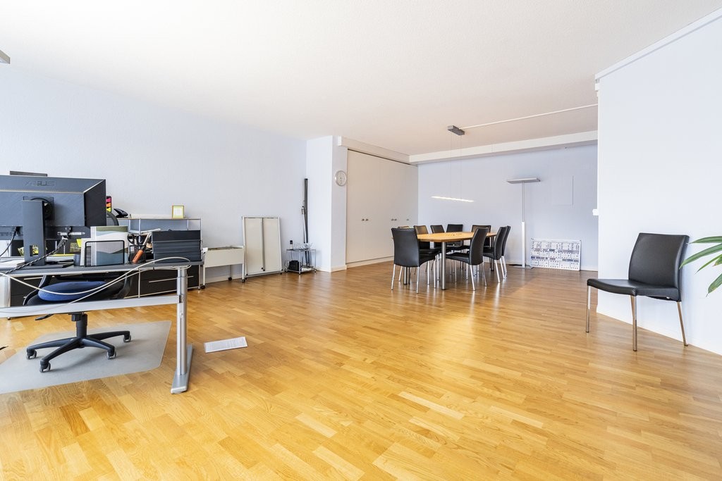 55m² shop