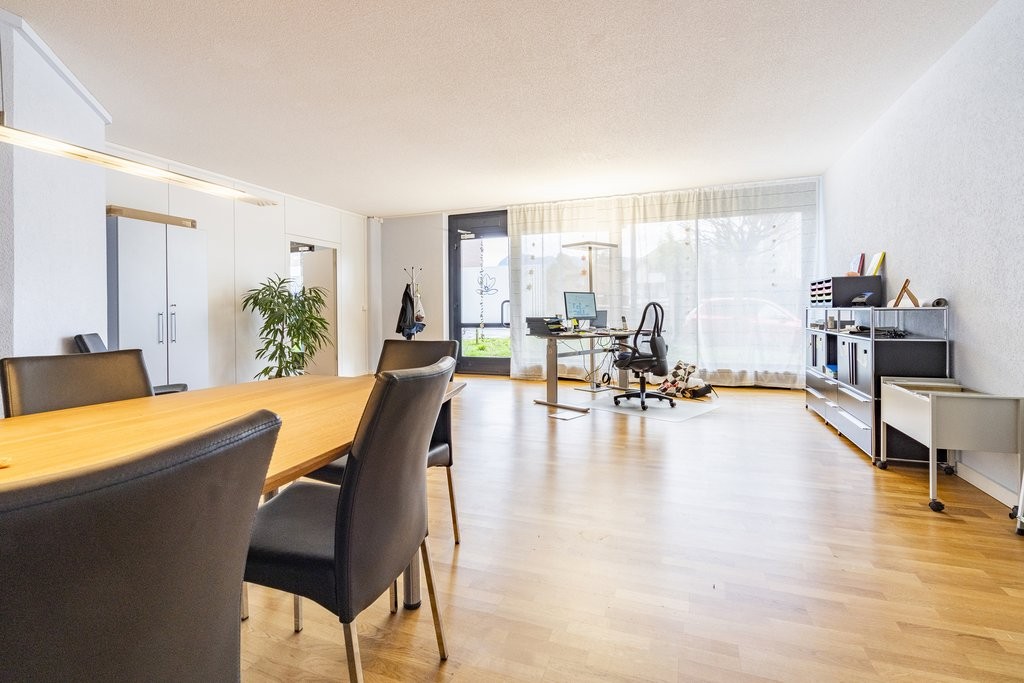 55m² shop