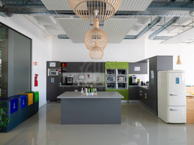 75m² office