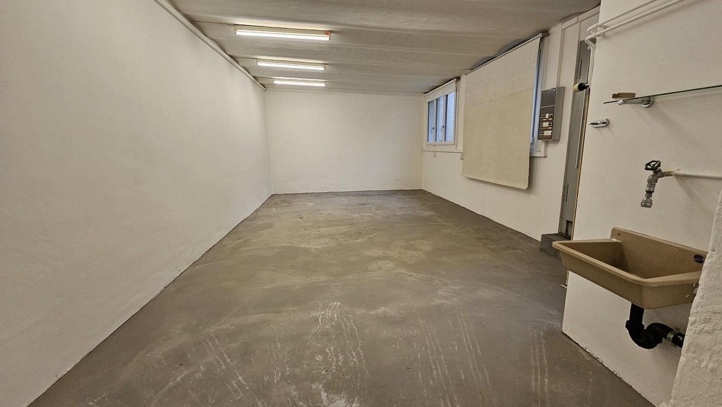 60m² commercial