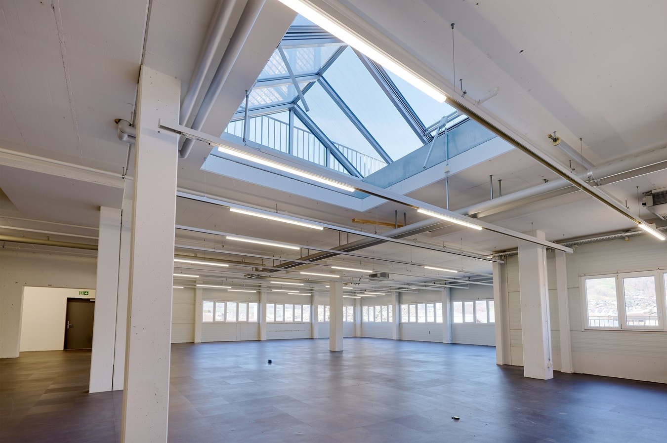 590m² commercial
