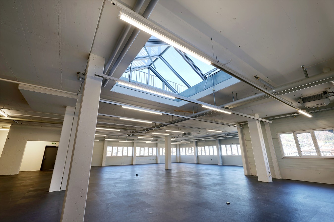 590m² commercial
