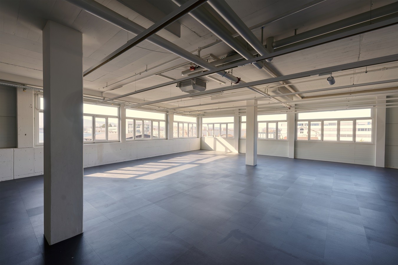 590m² commercial