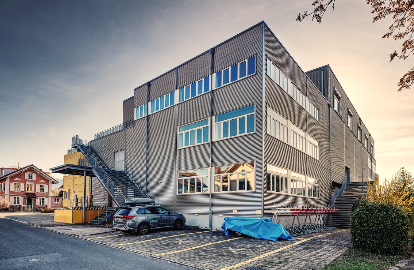 590m² commercial