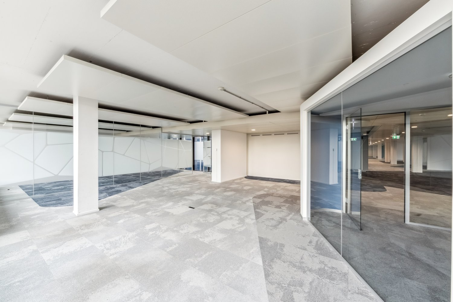 1183m² office