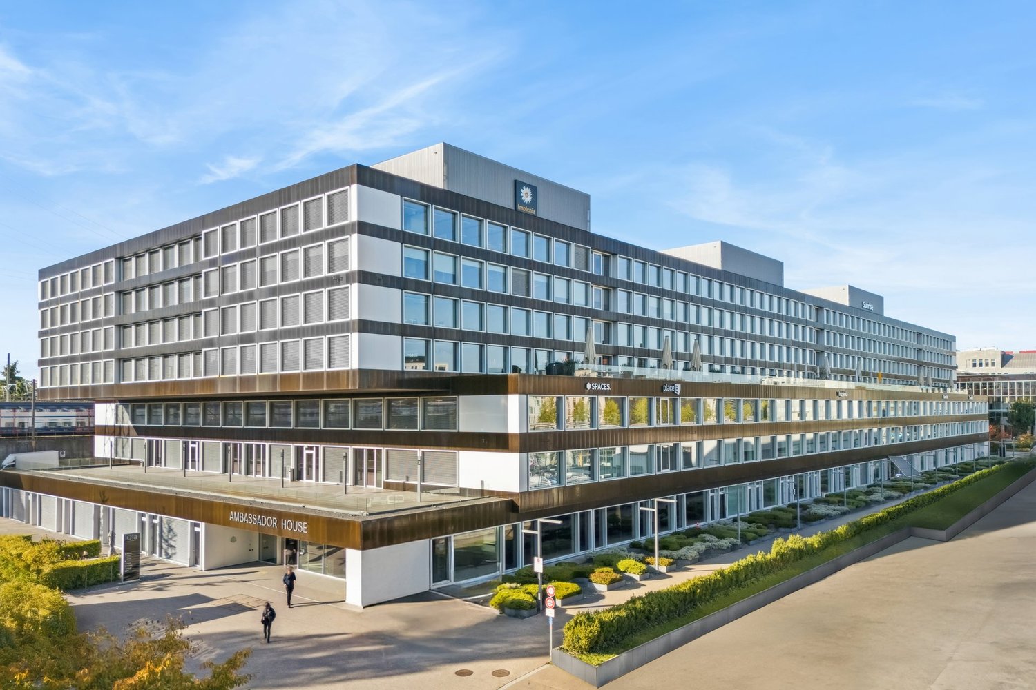 1183m² office