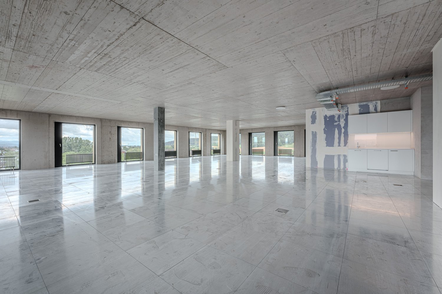 885m² office