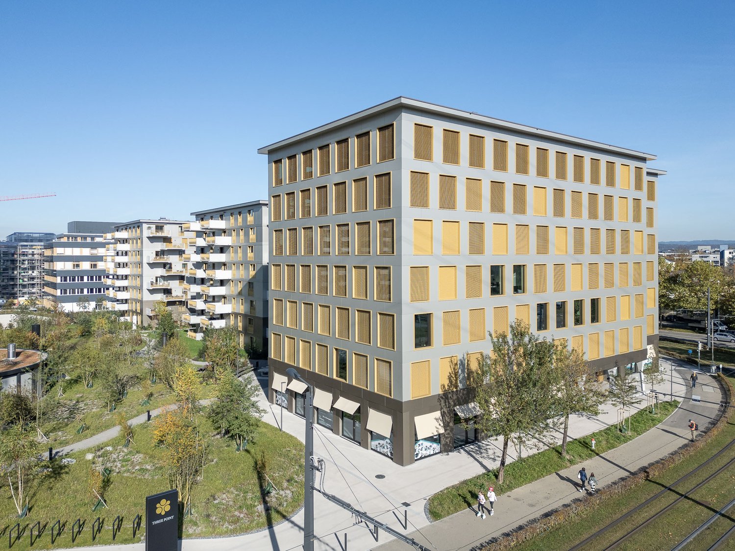 885m² office
