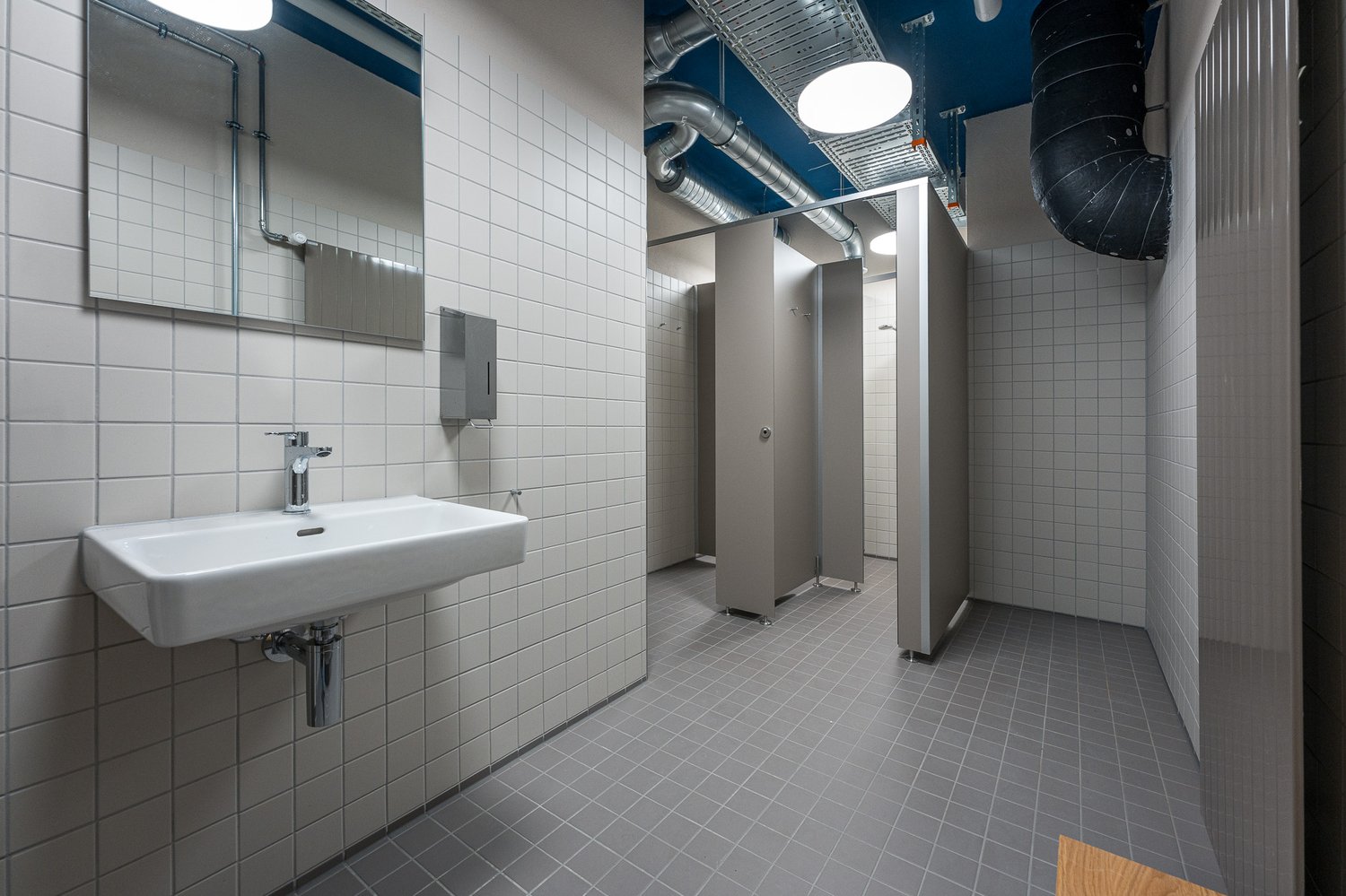 885m² office