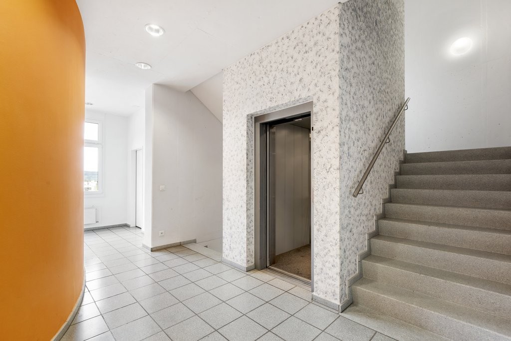 280m² commercial