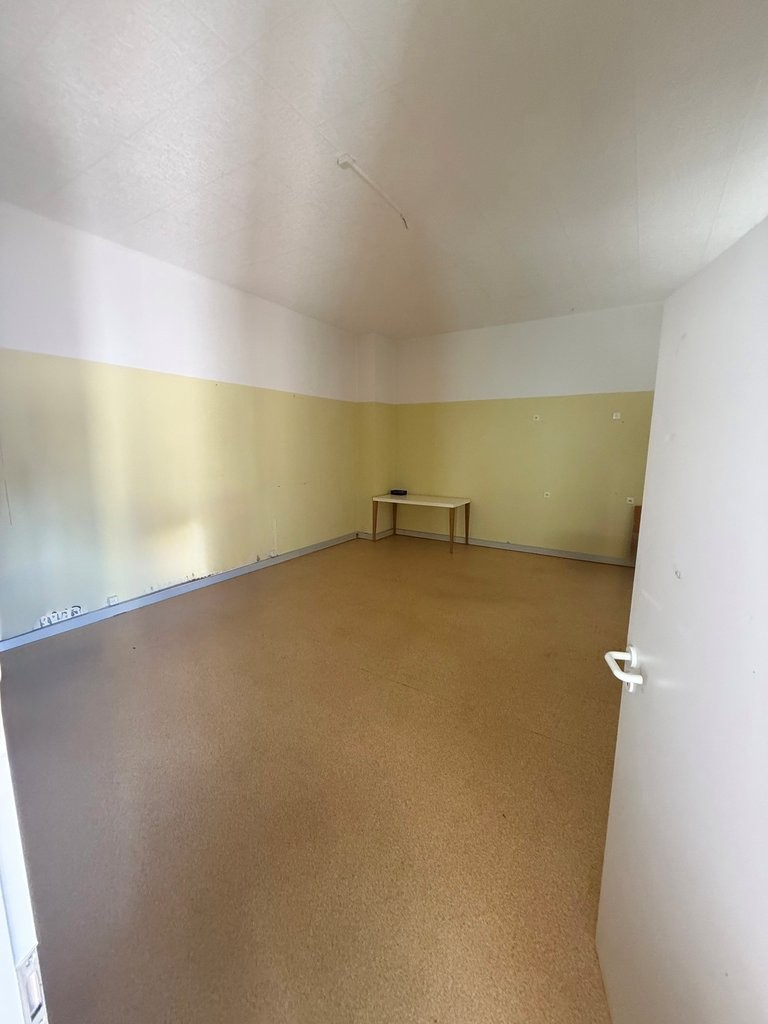 84m² shop