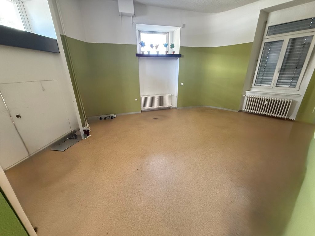 84m² shop