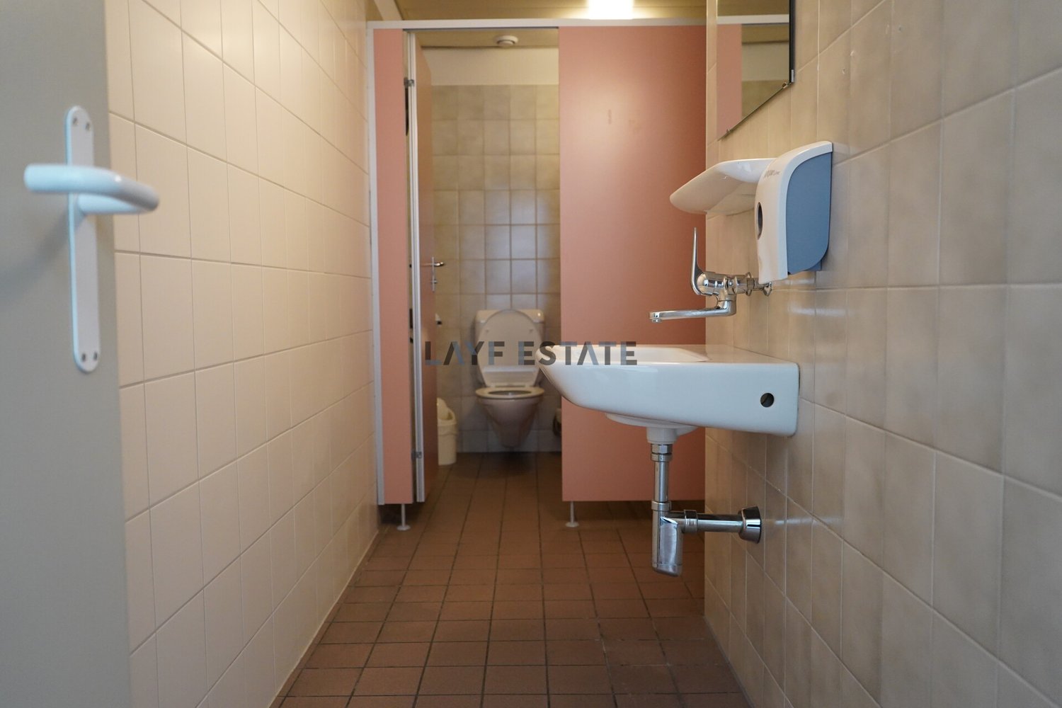 567m² bureau