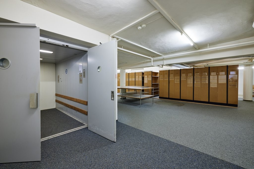 366m² storage room