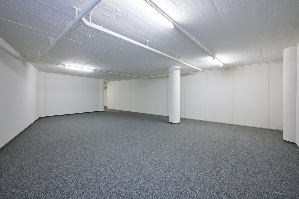 366m² storage room
