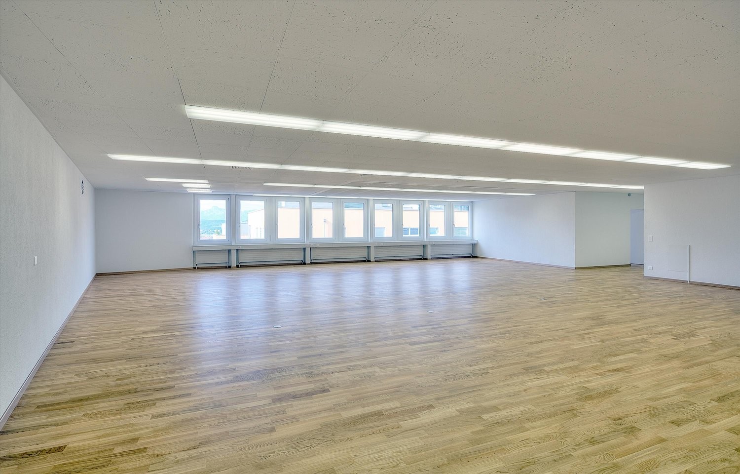 198m² office
