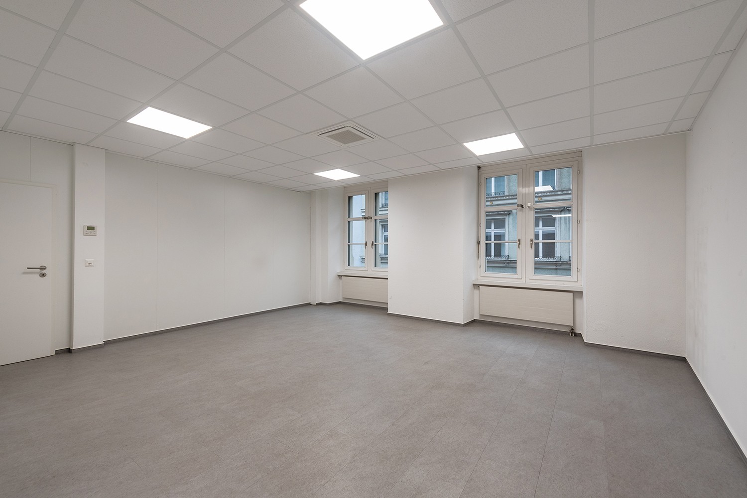 258m² office