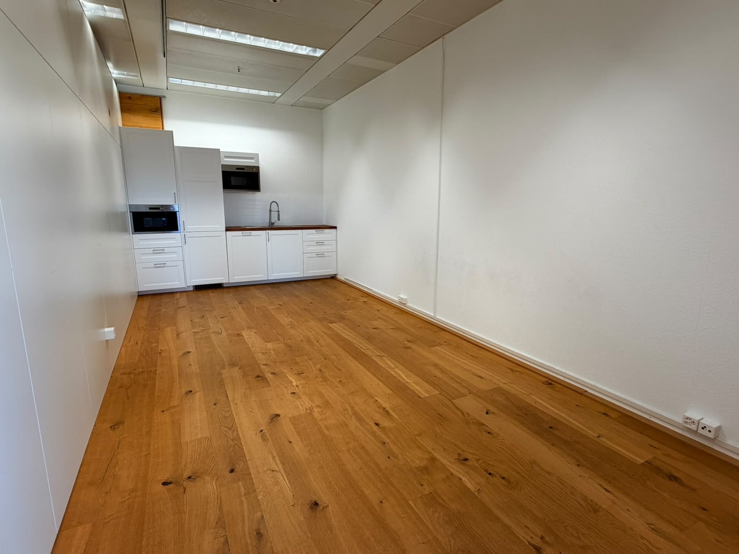 137m² commercial