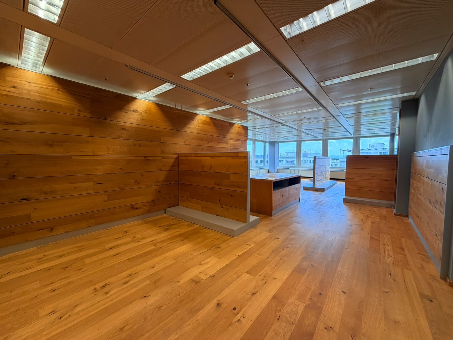 137m² commercial