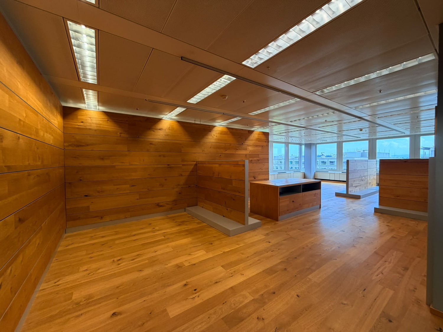 137m² commercial