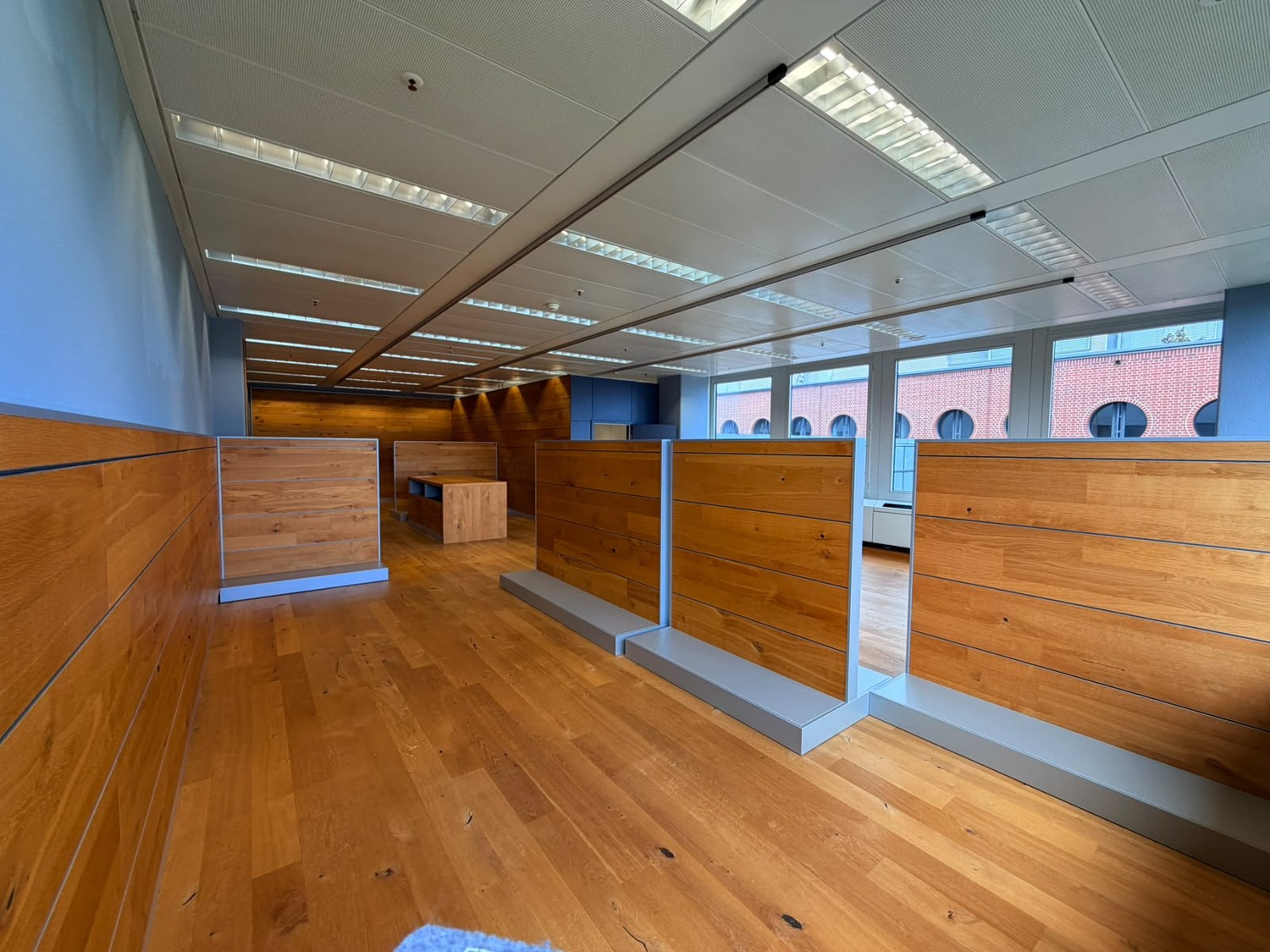 137m² commercial