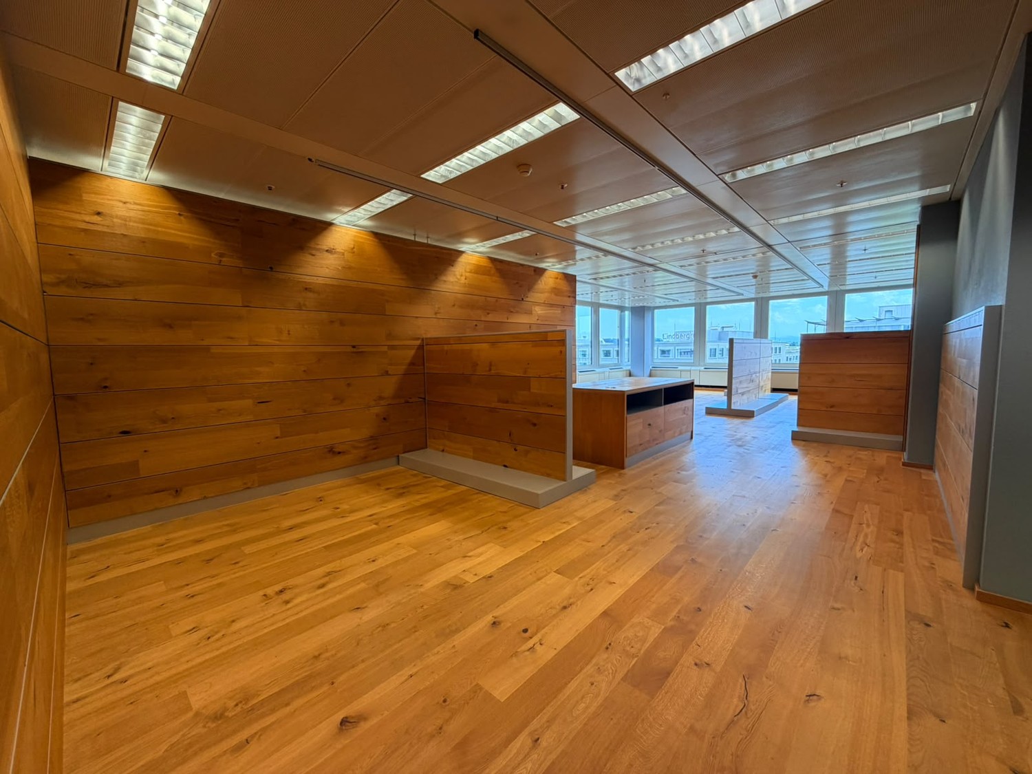 137m² commercial