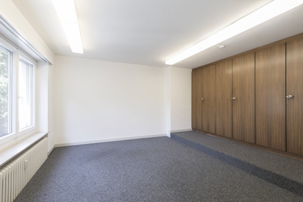 340m² office