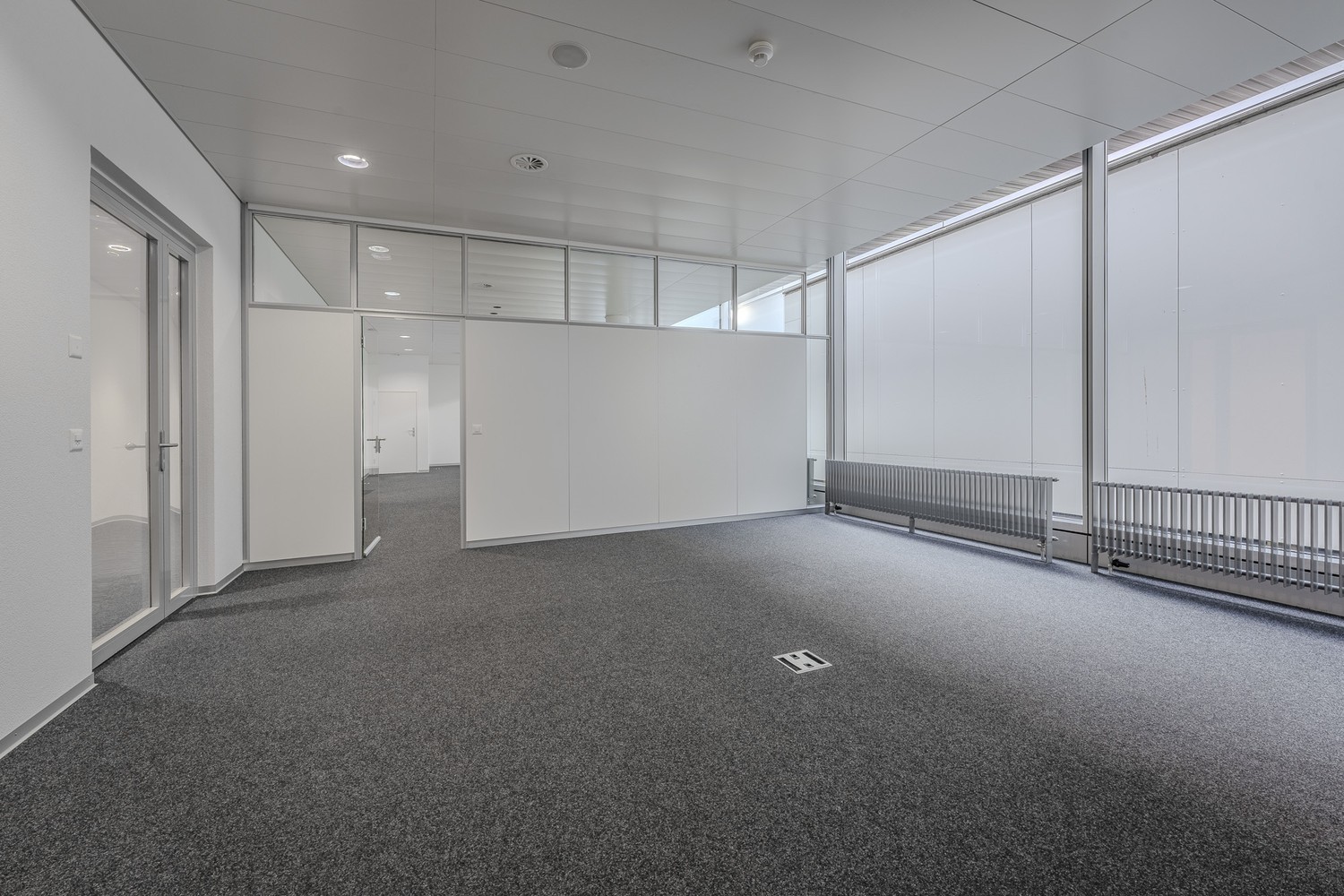 121m² office