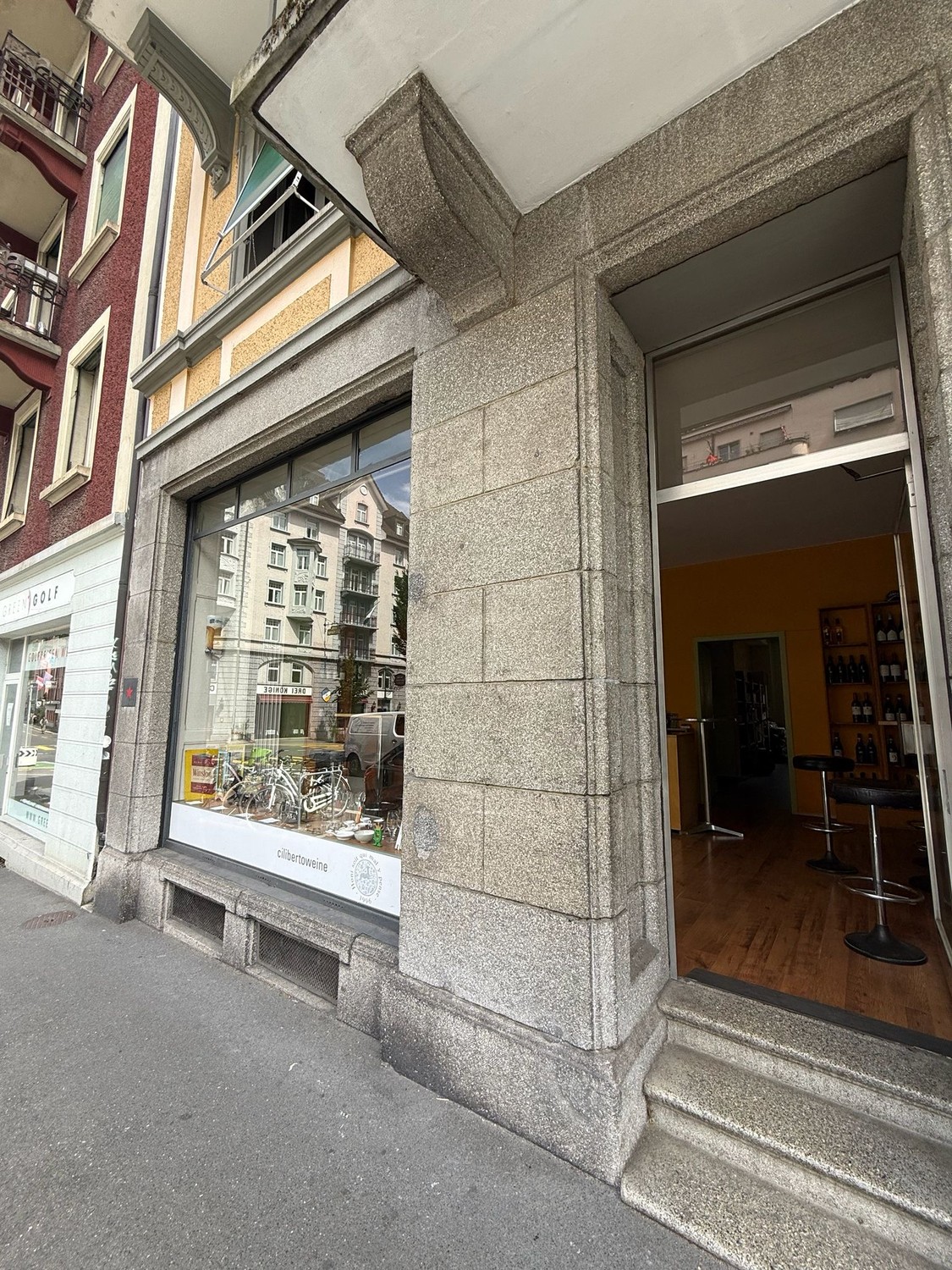 60m² shop