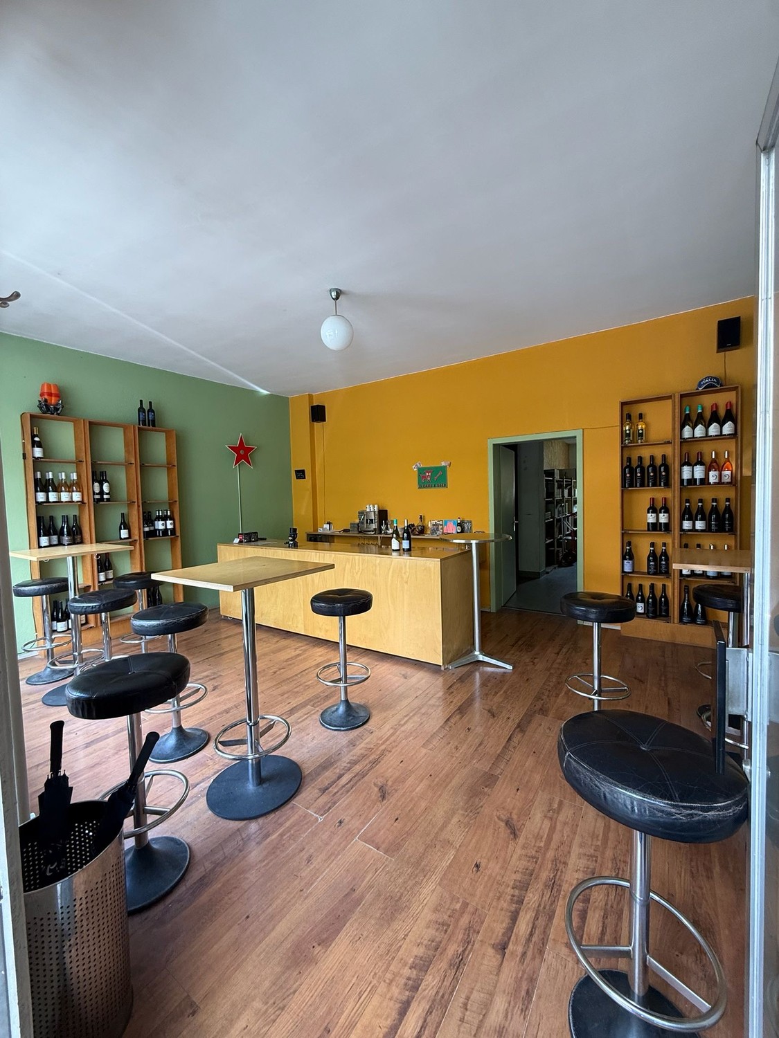 60m² shop