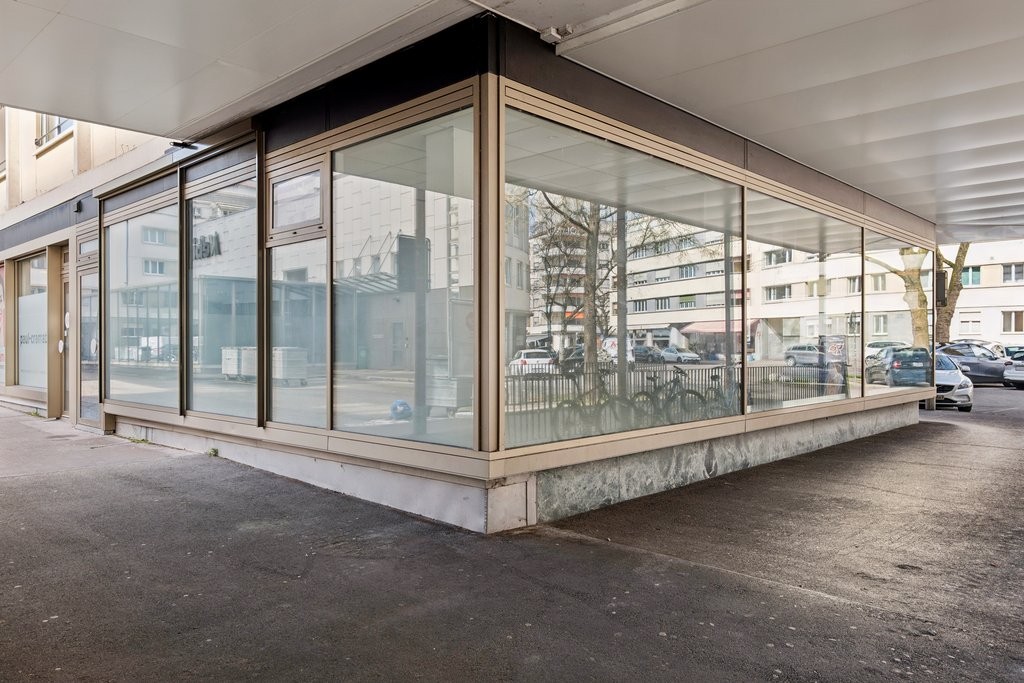 73m² shop