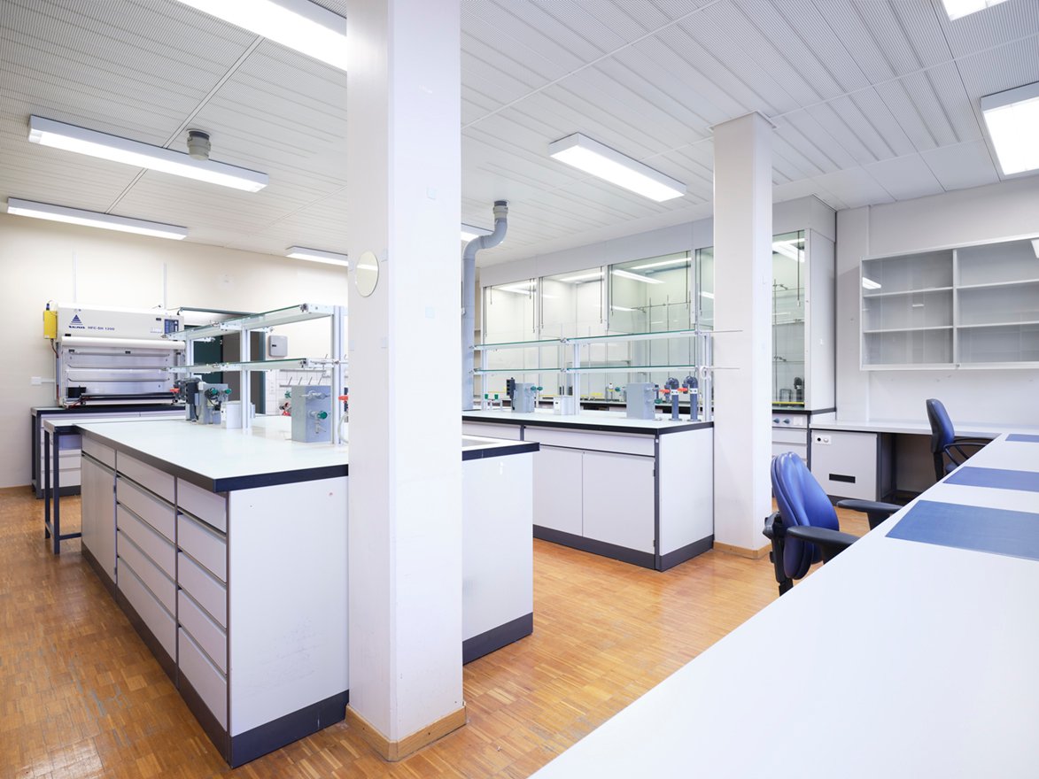 300m² commercial