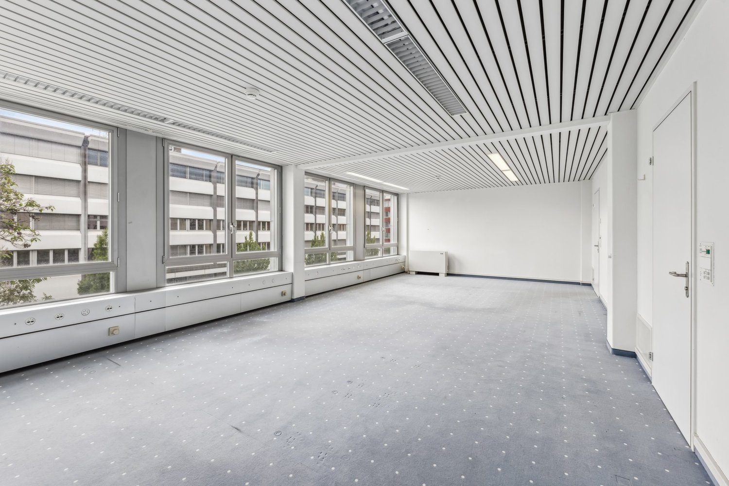 501m² office