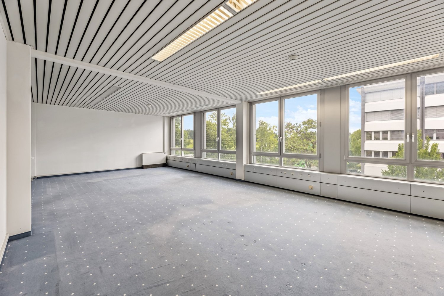 501m² office