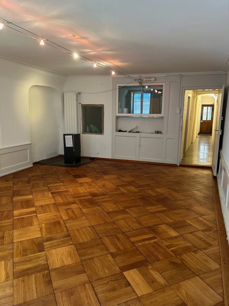 76m² office