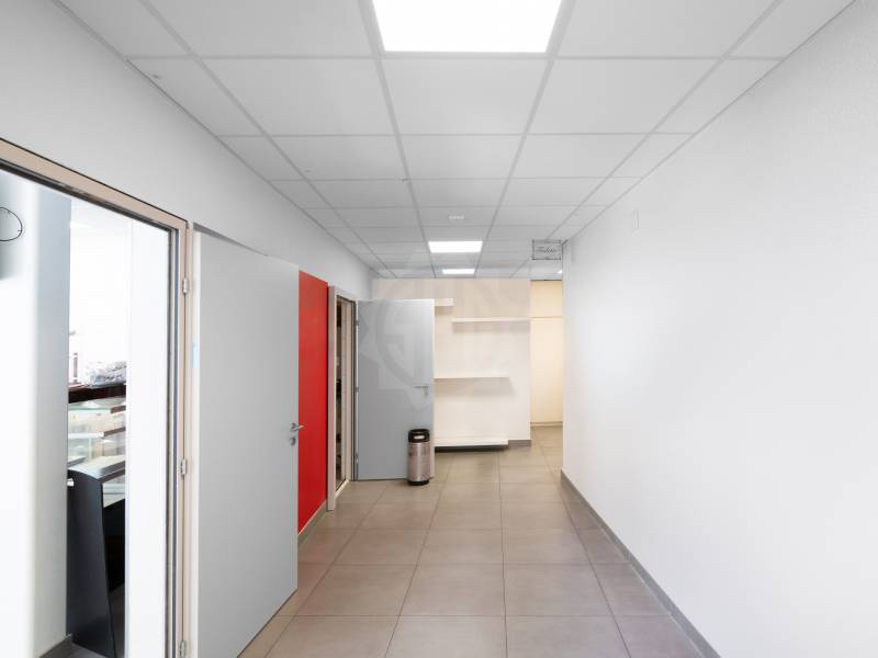 640m² arcade