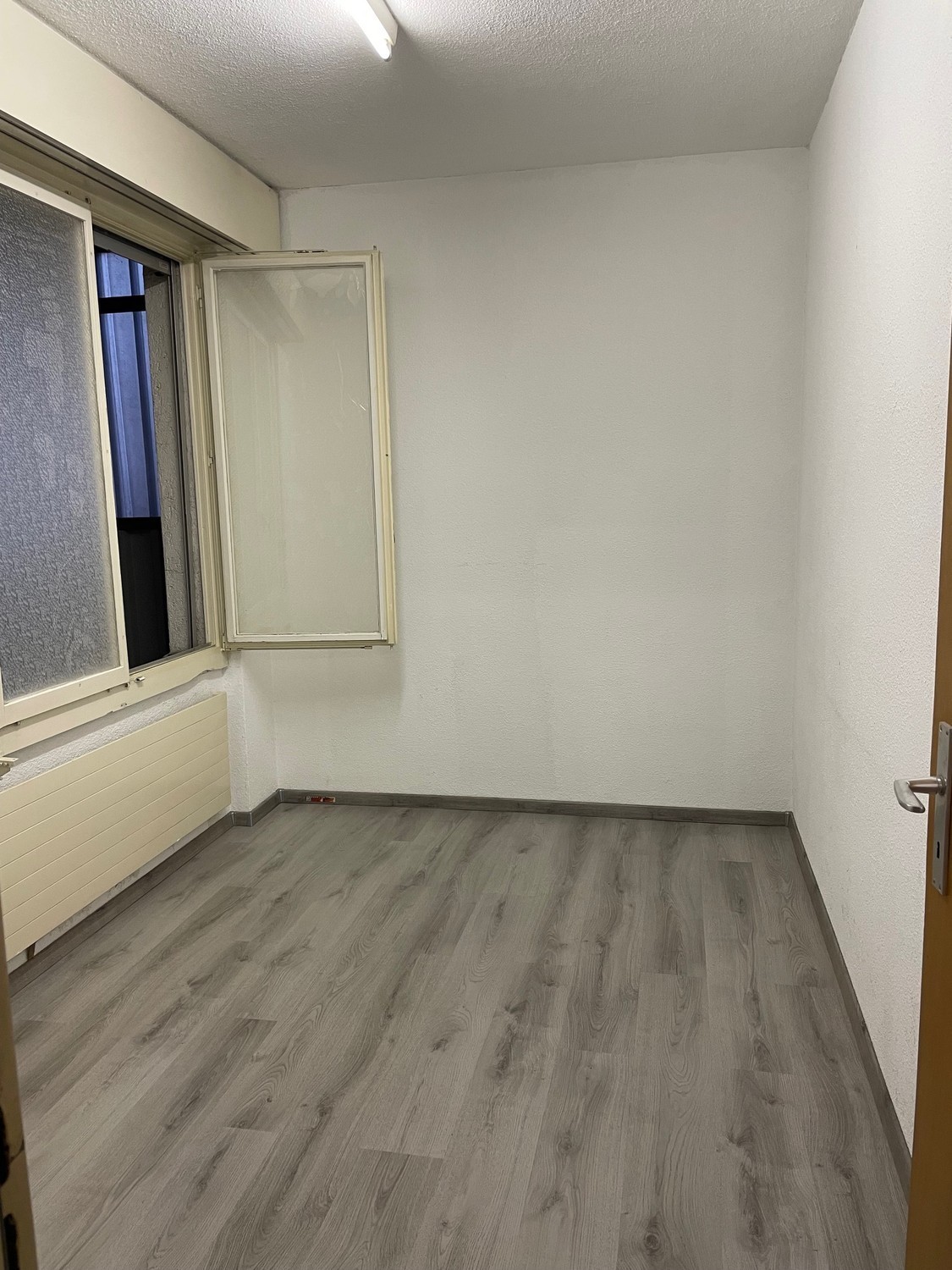 80m² commercial