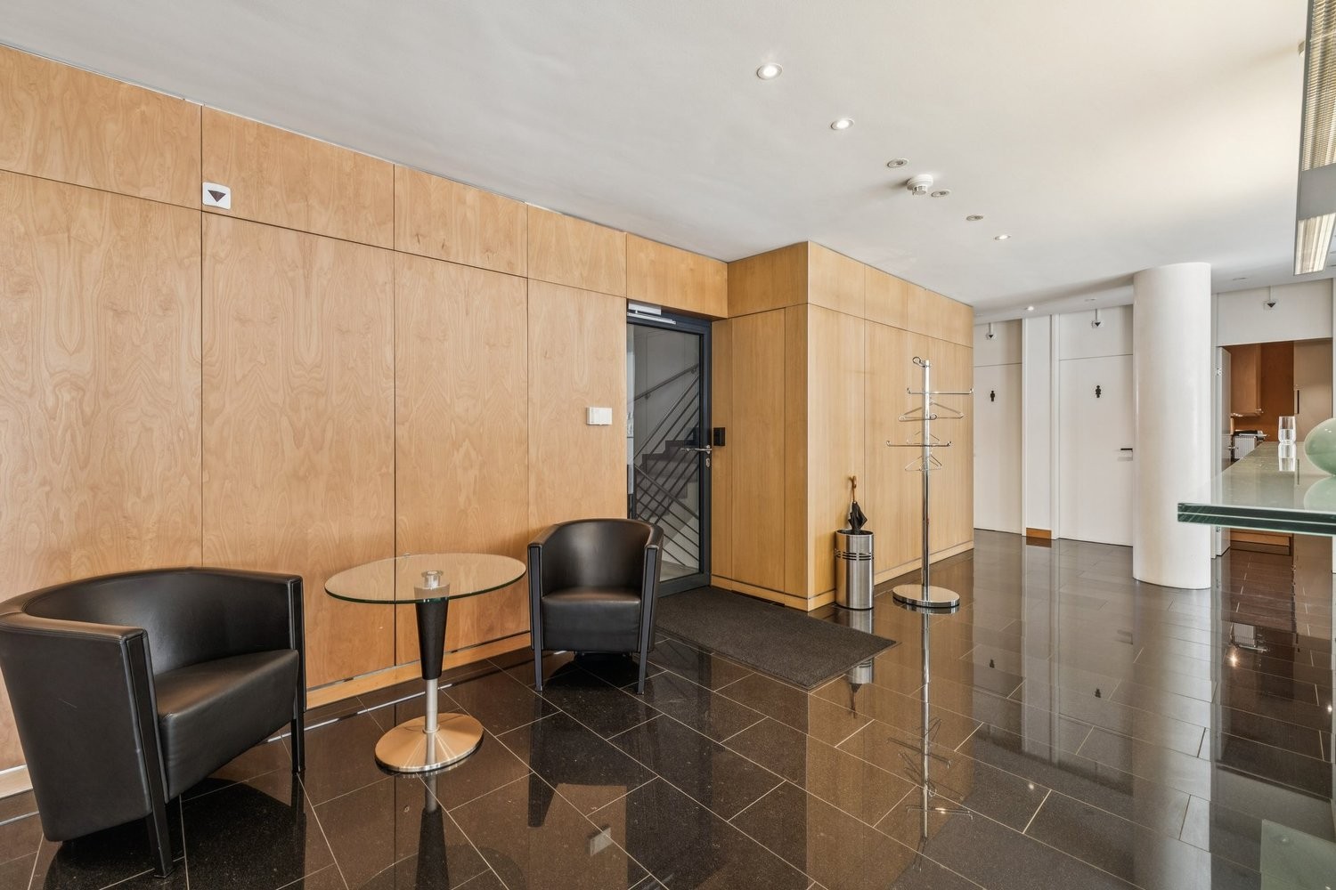 236m² office