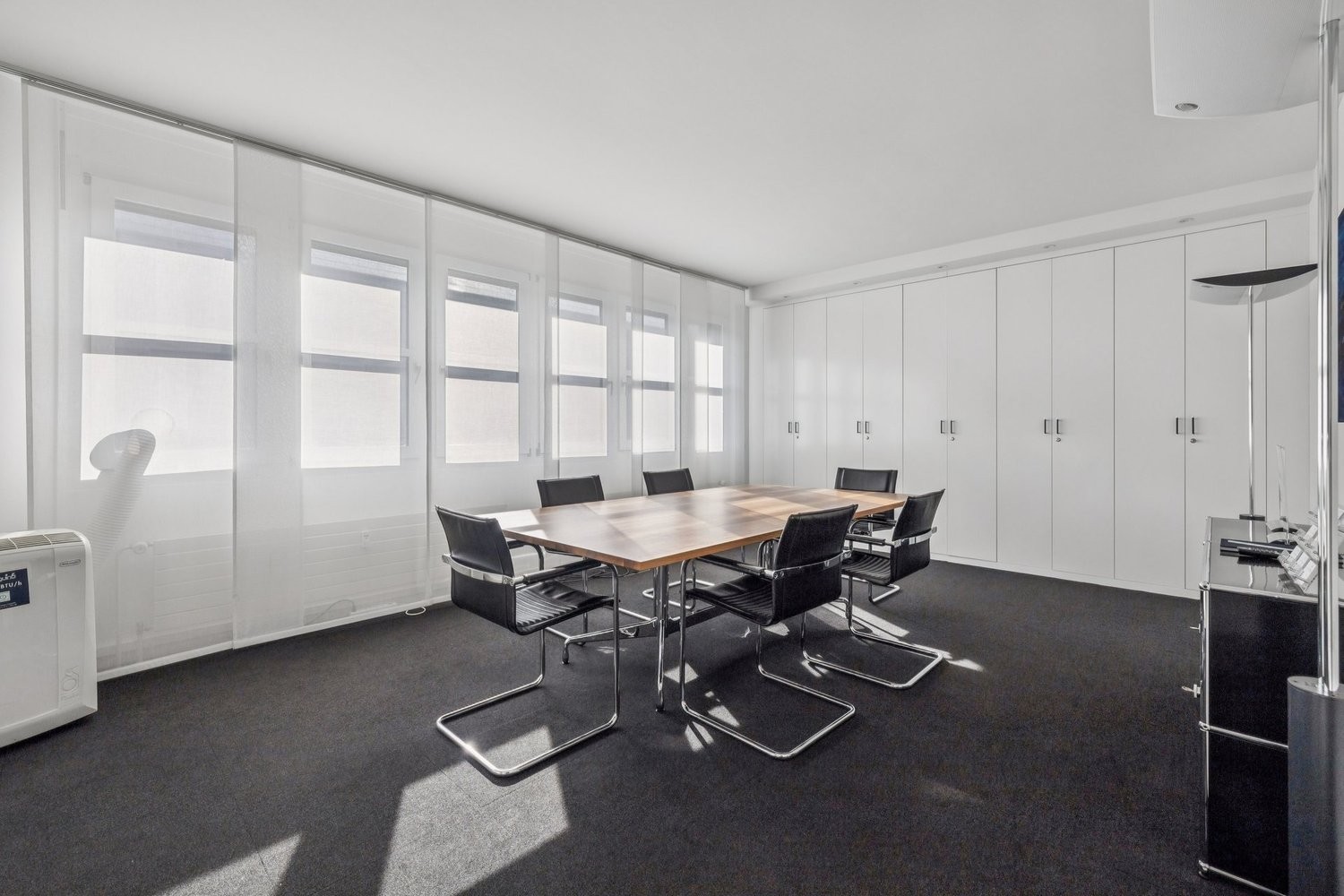236m² office