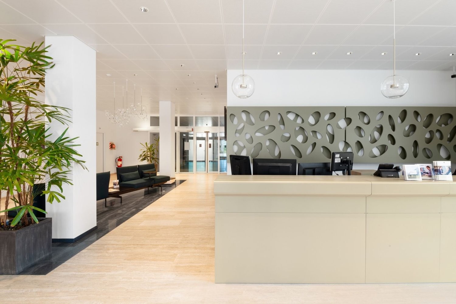 364m² office