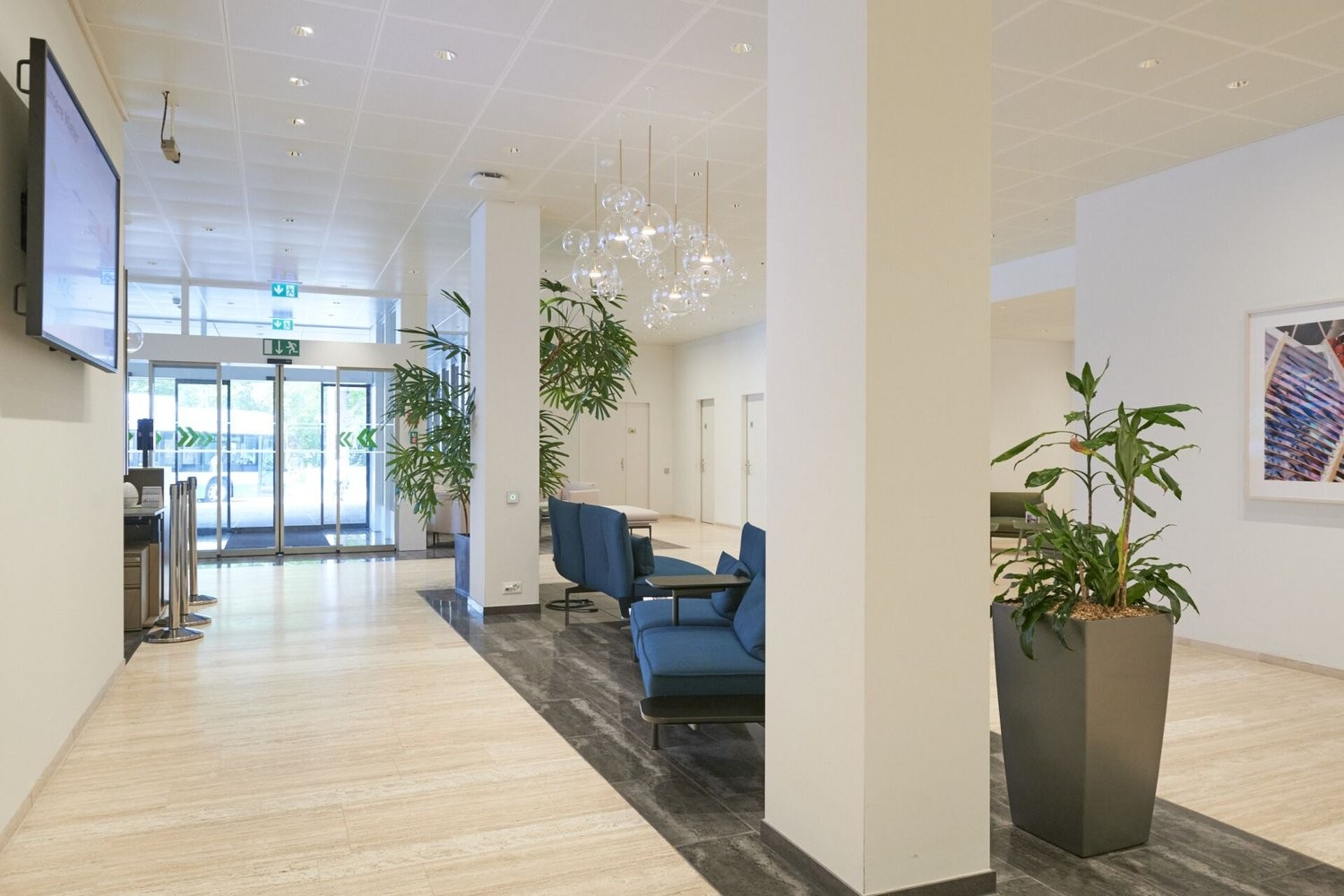 364m² office