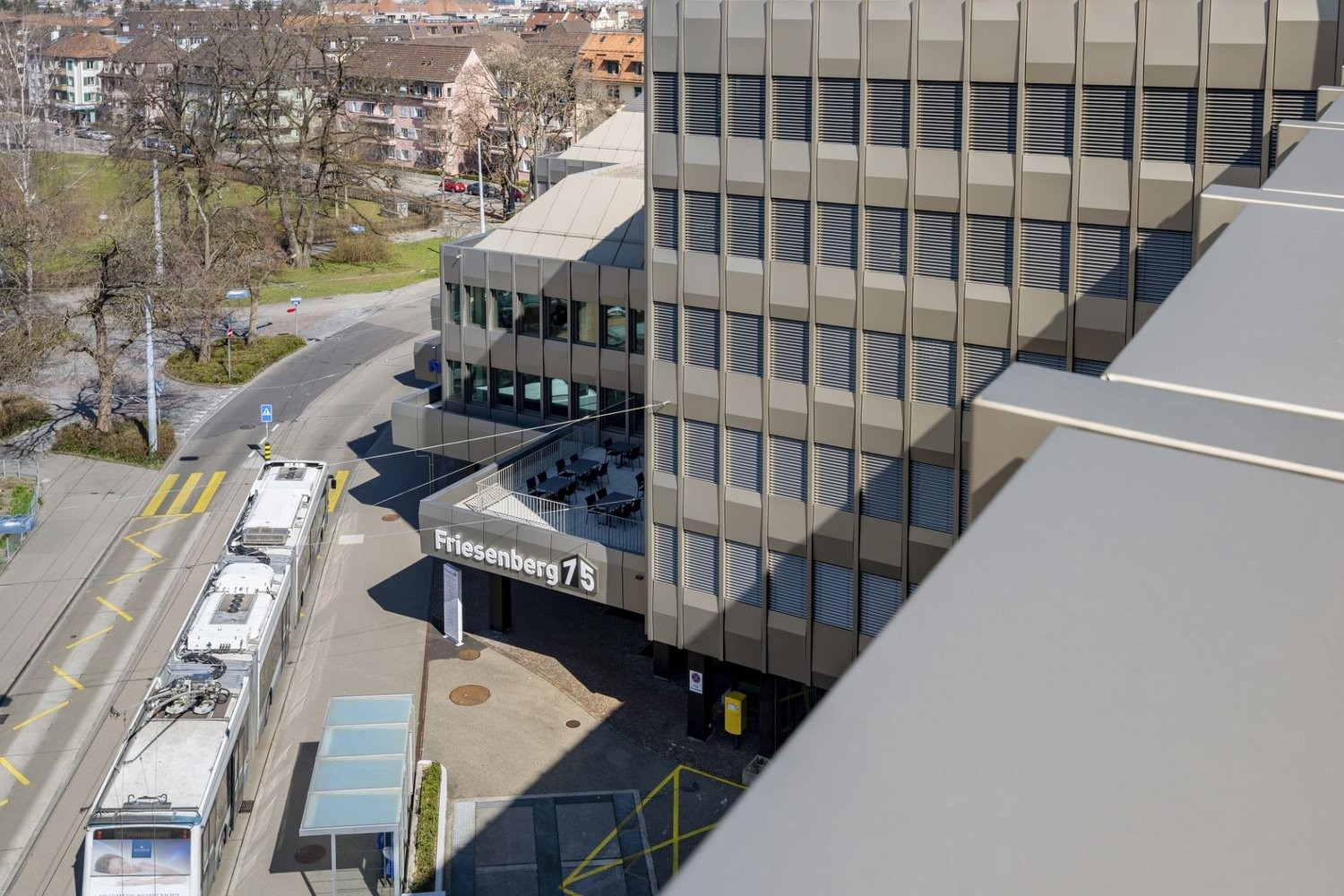 364m² office