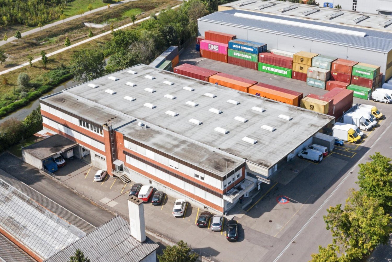 135m² office
