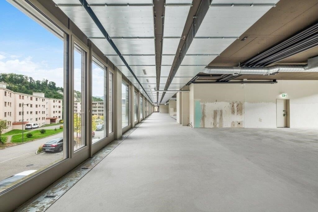 1256m² office