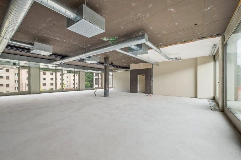 1256m² office