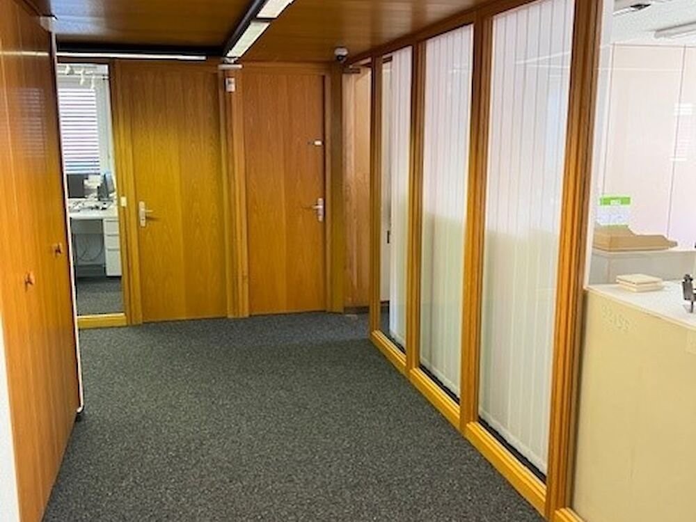 476m² office