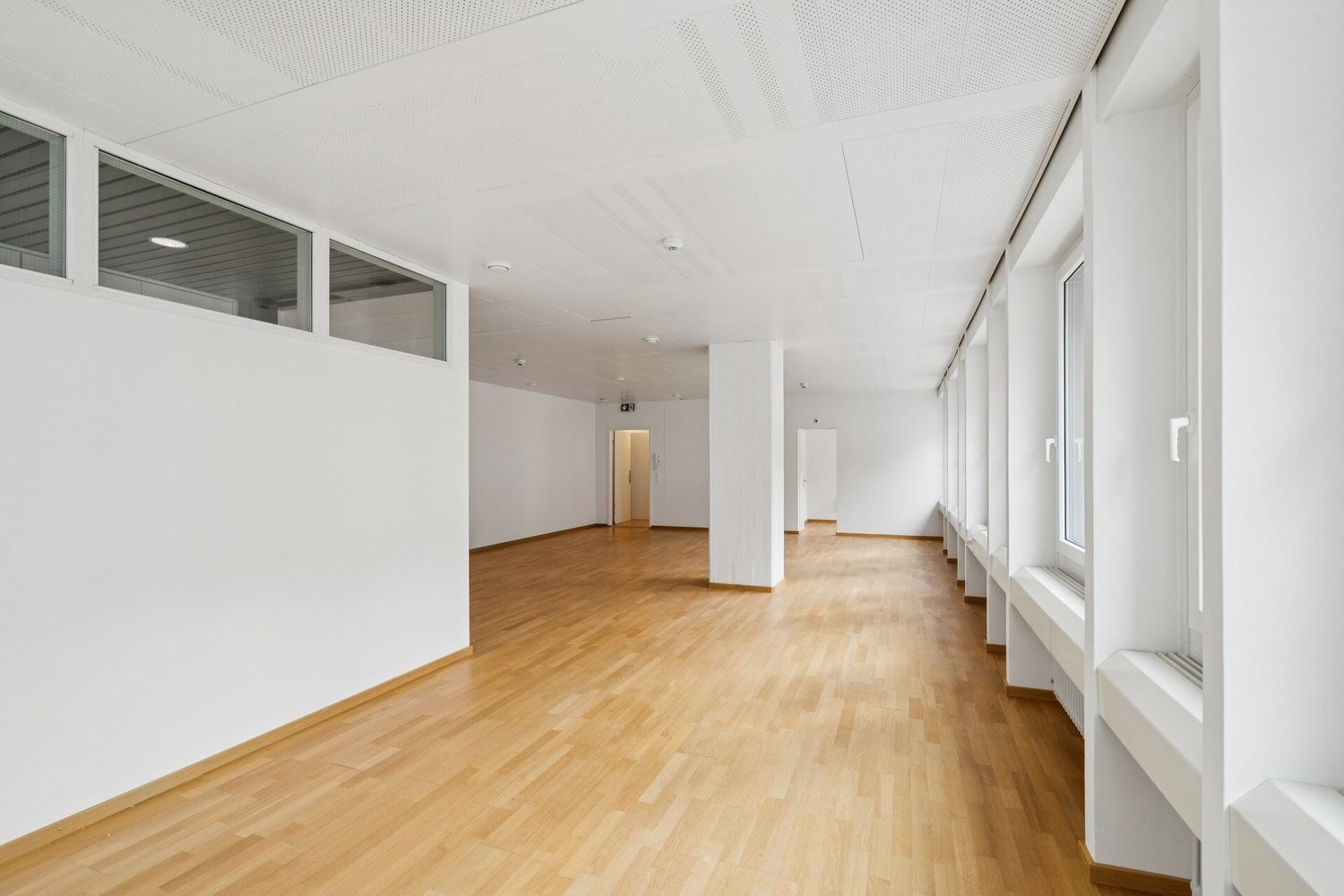 93m² commercial