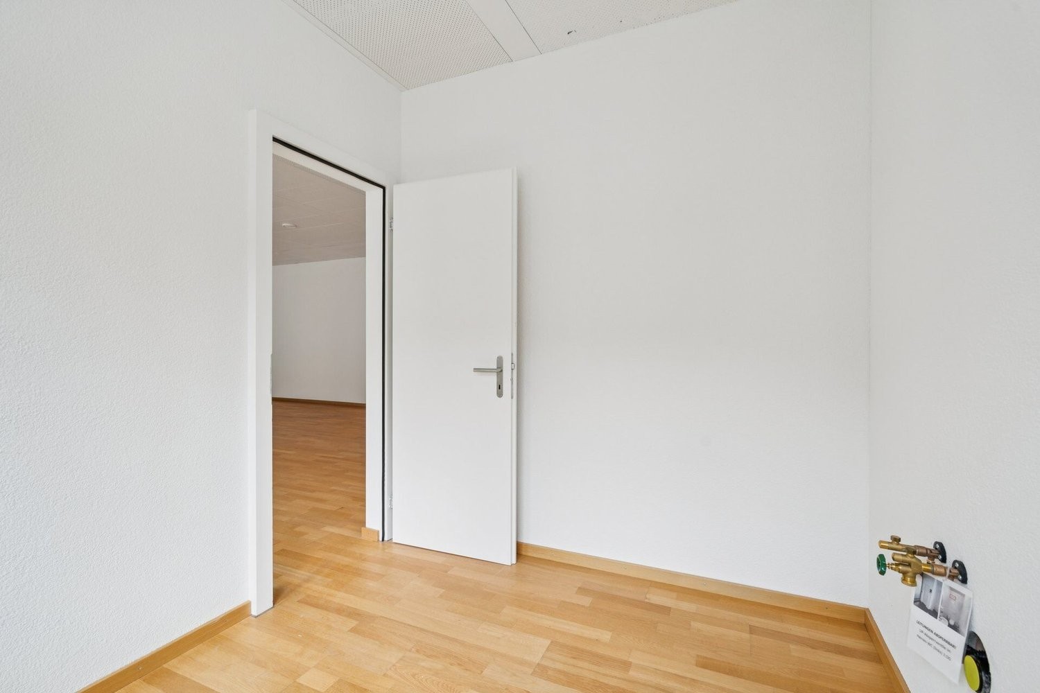93m² commercial
